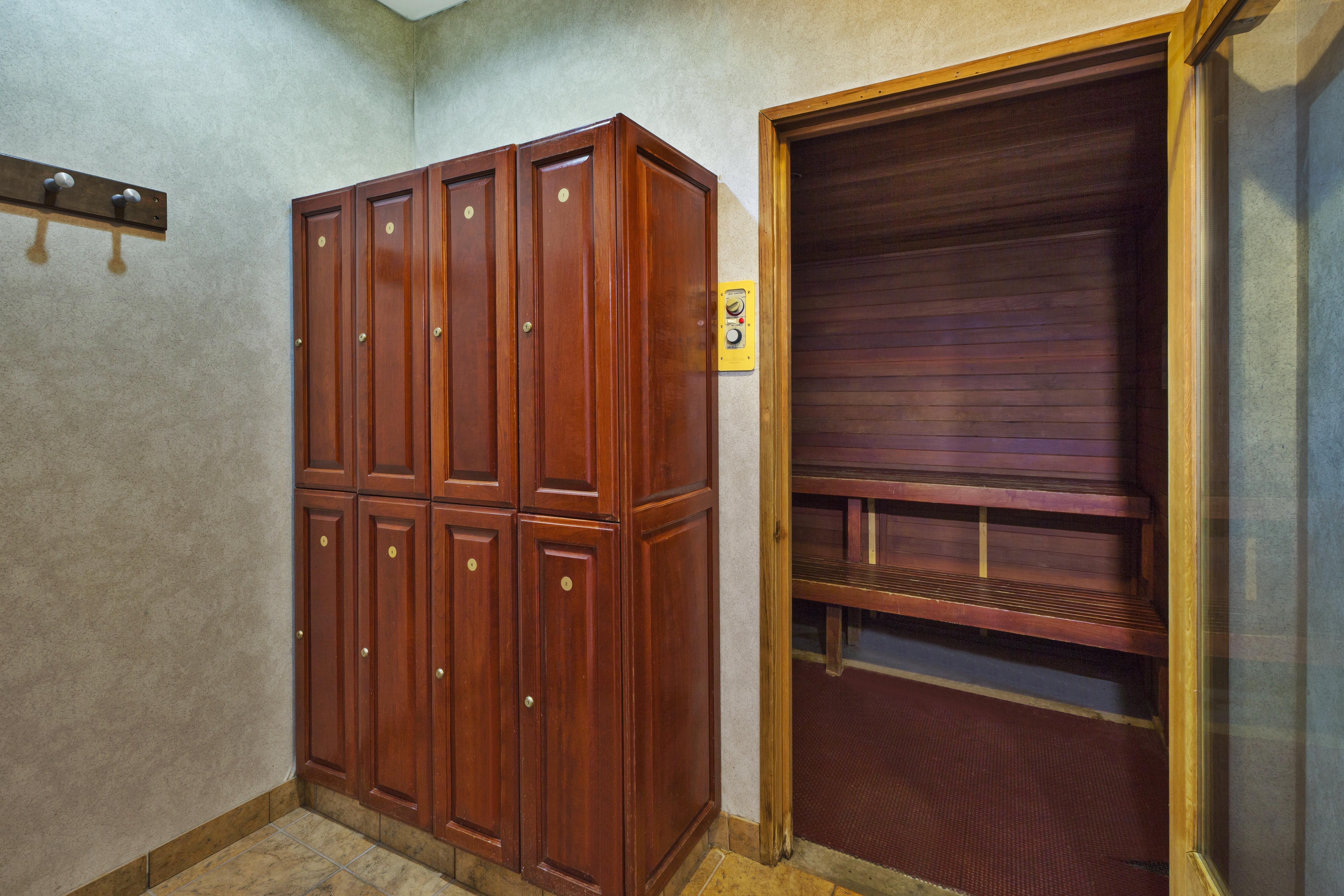 Holiday Inn Express Hotel & Suites - Belleville Area By Ihg Exterior photo