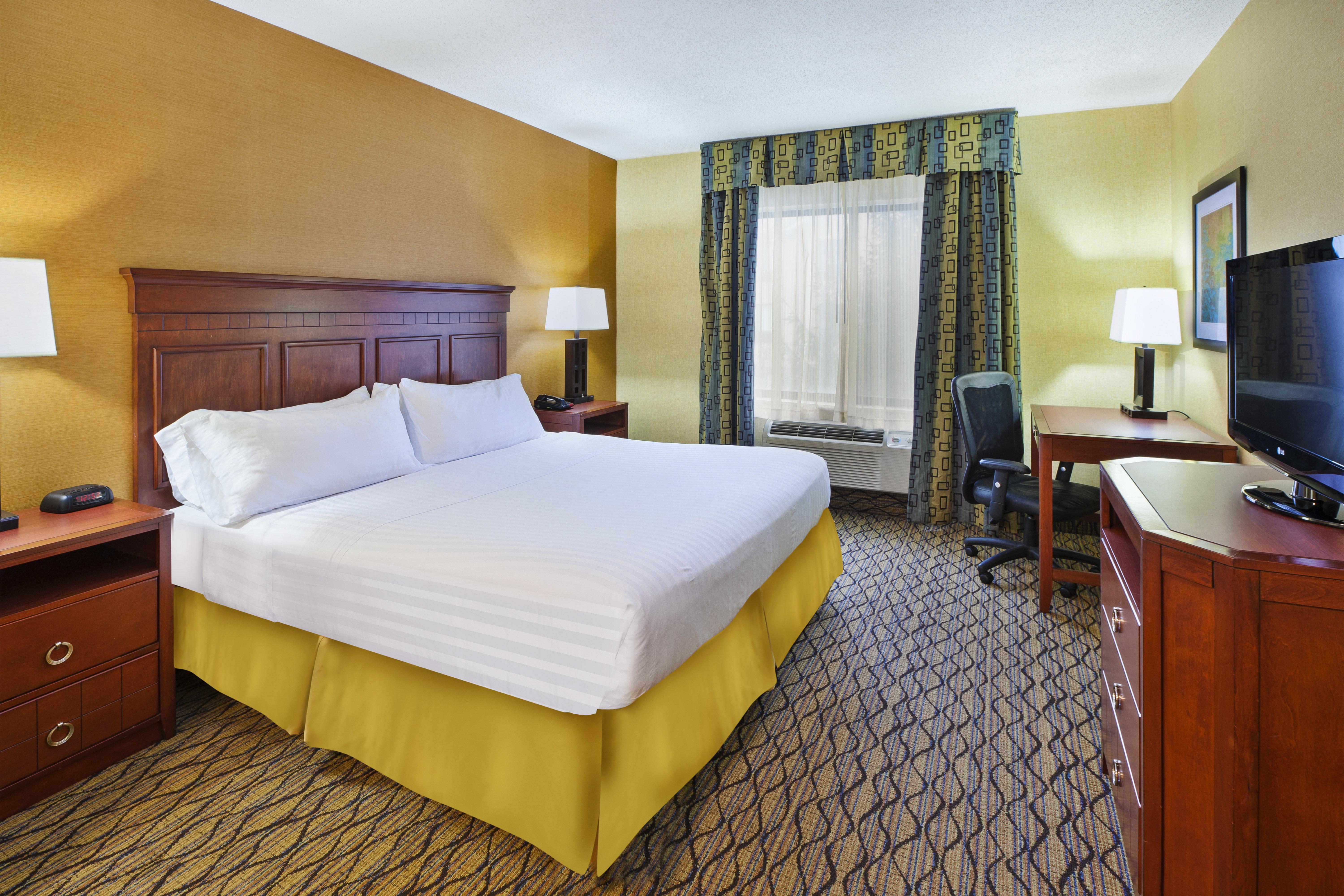 Holiday Inn Express Hotel & Suites - Belleville Area By Ihg Exterior photo