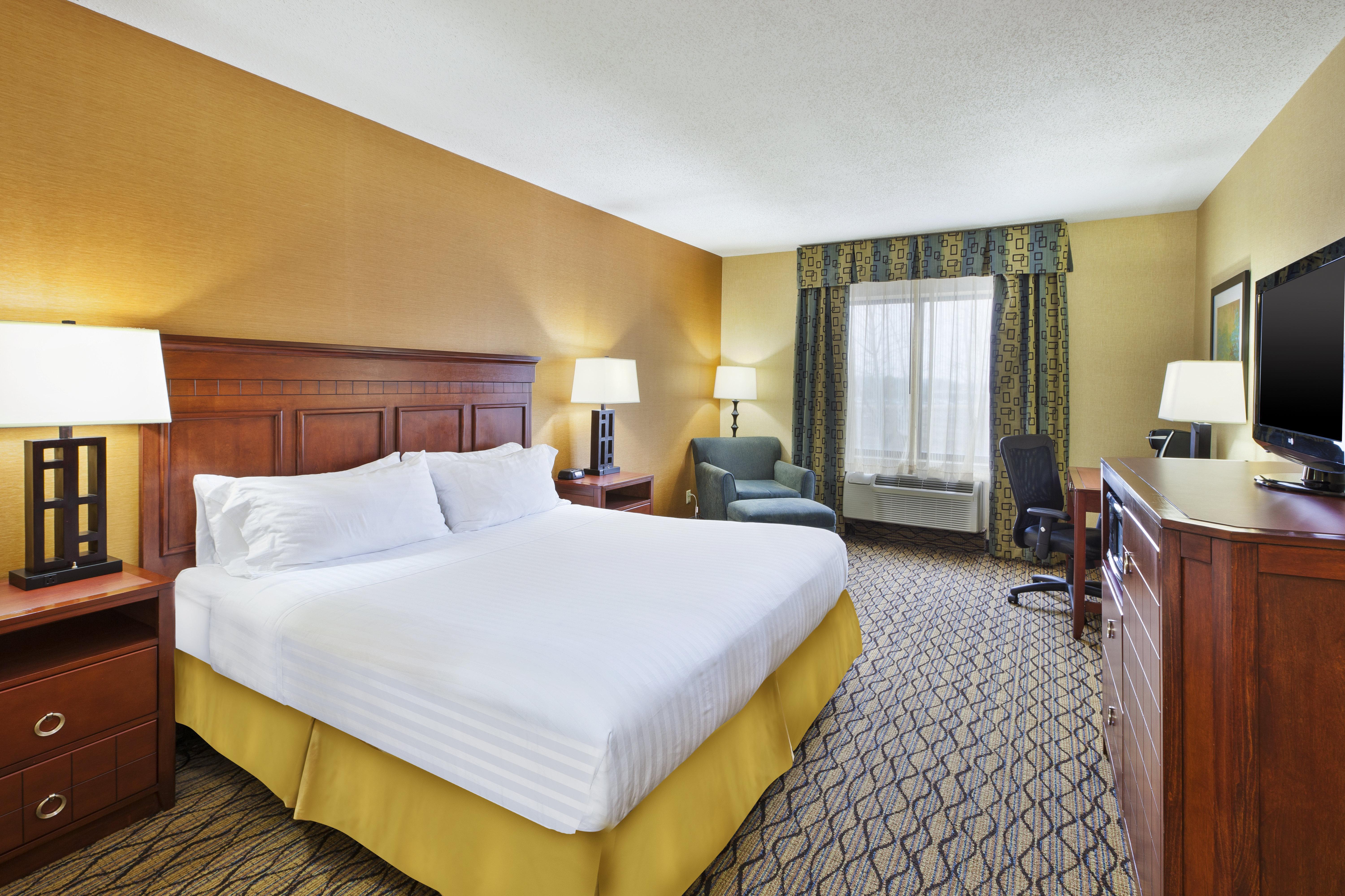 Holiday Inn Express Hotel & Suites - Belleville Area By Ihg Exterior photo