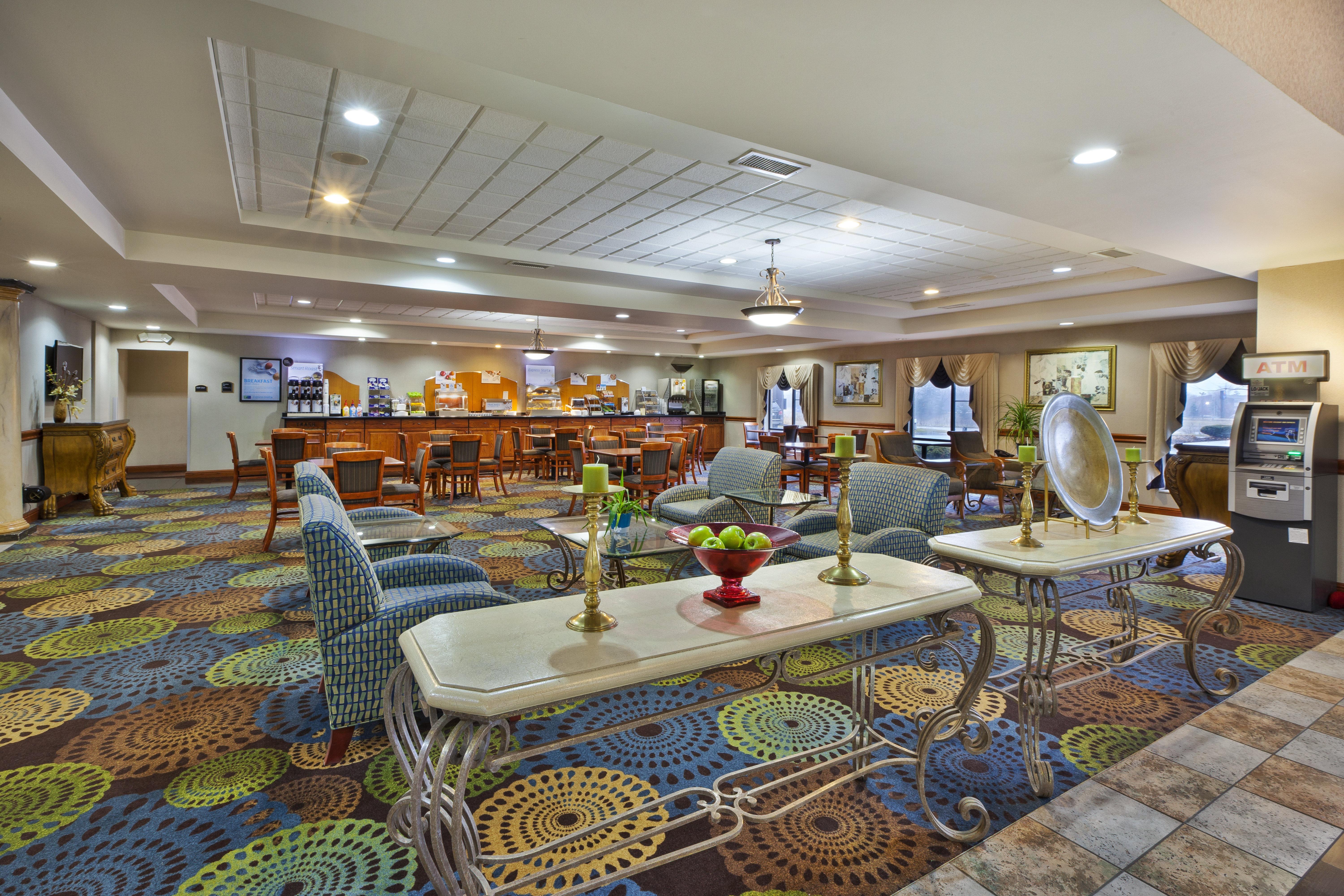 Holiday Inn Express Hotel & Suites - Belleville Area By Ihg Exterior photo