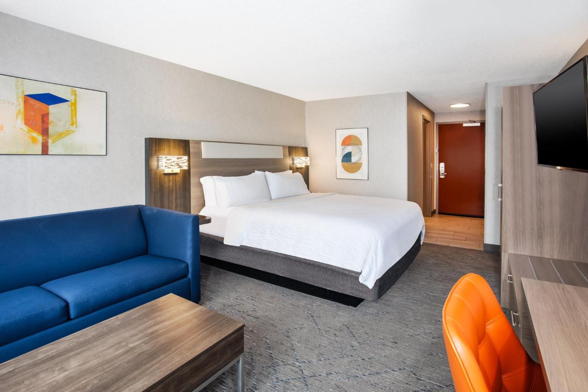 Holiday Inn Express Hotel & Suites - Belleville Area By Ihg Exterior photo